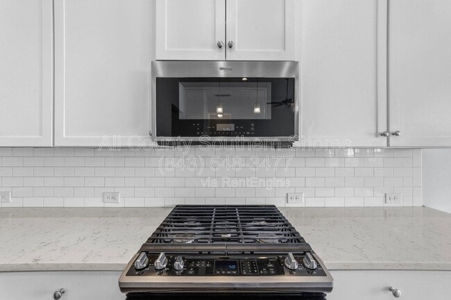 Building Photo - 877 Devon Estate Ave