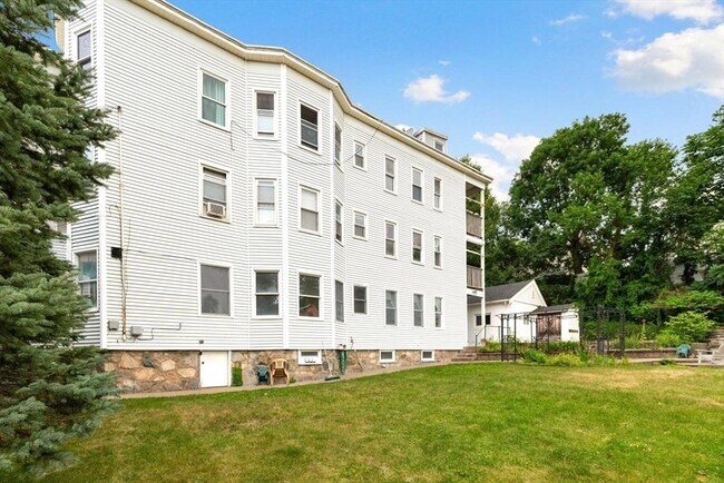 Building Photo - 35 Heron St