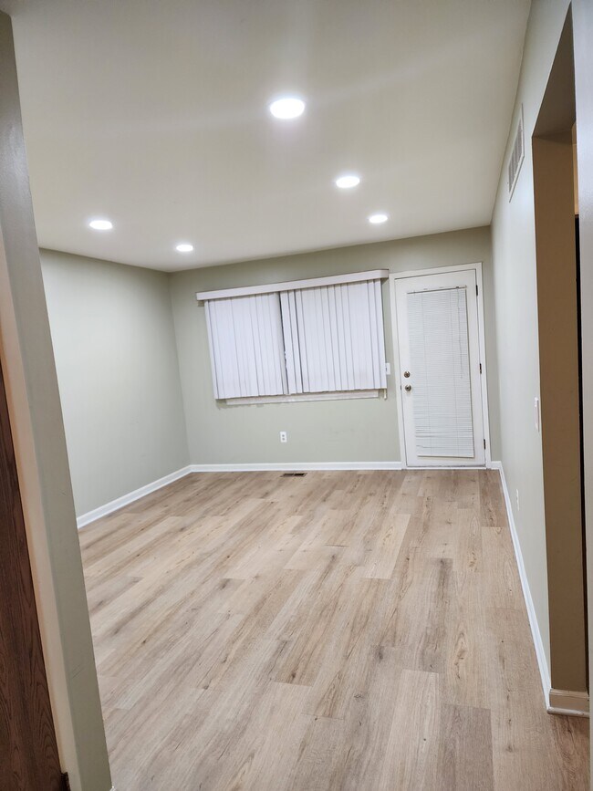 Building Photo - 3370 Heritage Pky