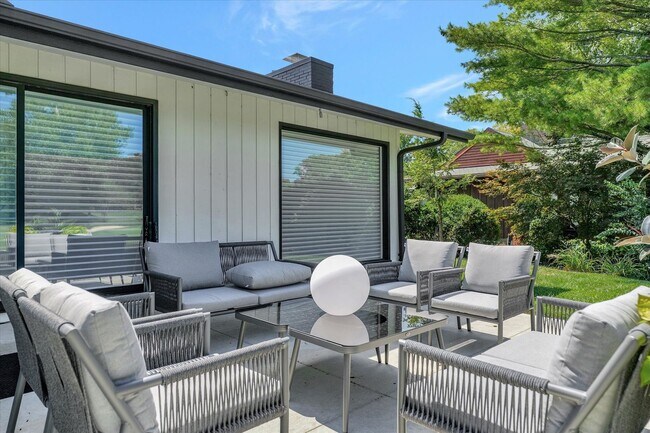 Building Photo - Luxury Ranch House on Champaign Country Club
