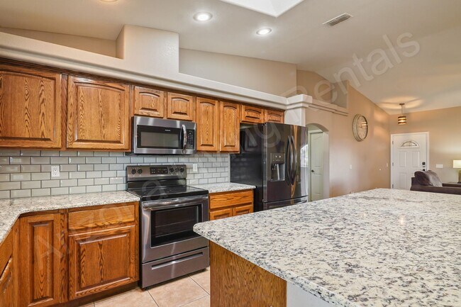 Building Photo - FURNISHED AVAILABLE THROUGH SEPTEMBER 2026