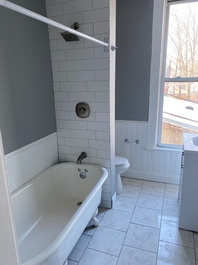 Building Photo - W Main