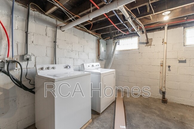 Building Photo - 1601 Villa Ave