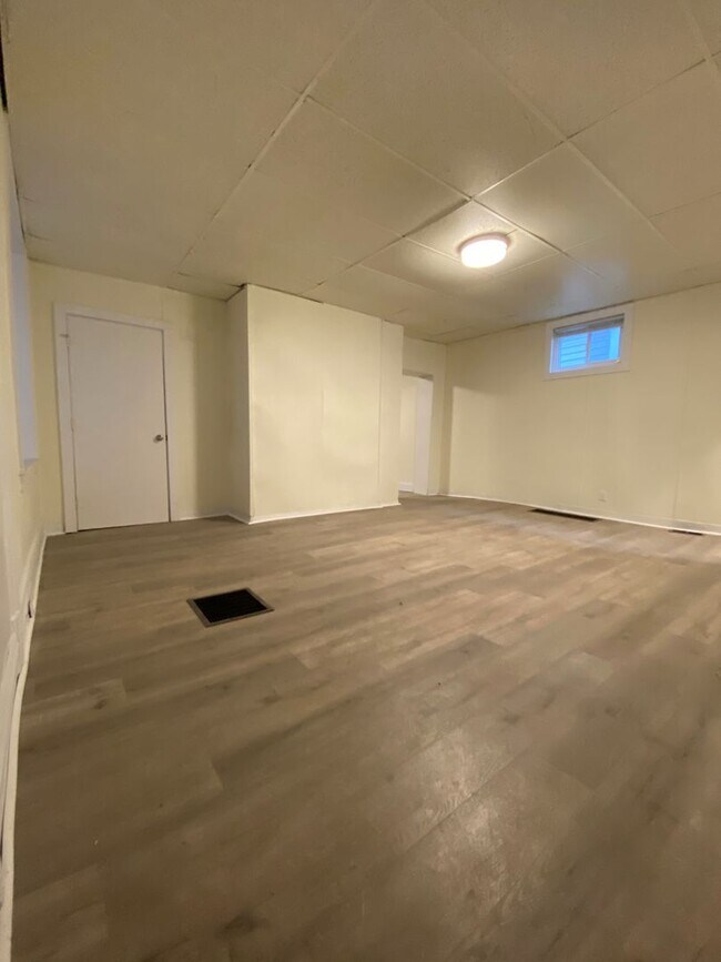 Building Photo - 4 Bedroom + Office Home in Allentown!