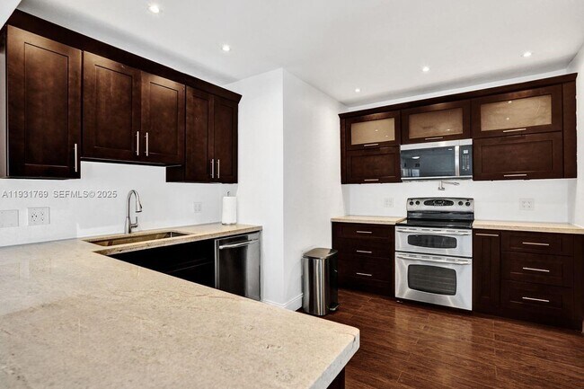 Building Photo - 6871 SW 50th Terrace