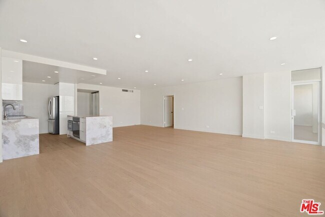 Building Photo - 2222 Ave of the Stars