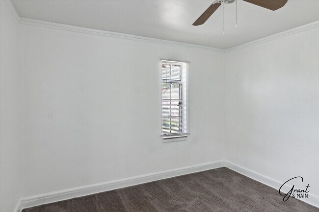 Building Photo - #1300 3 bedrooms