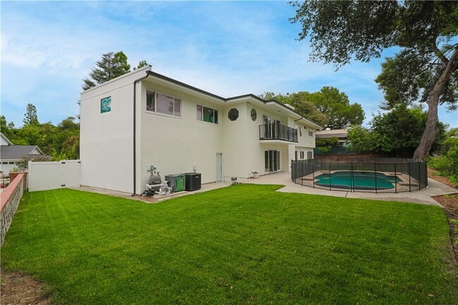 Building Photo - 16608 Park Ln Cir