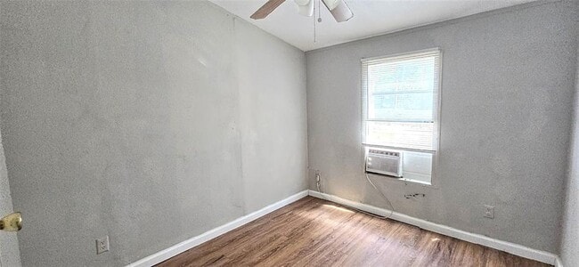 Building Photo - 902 Queenswood St