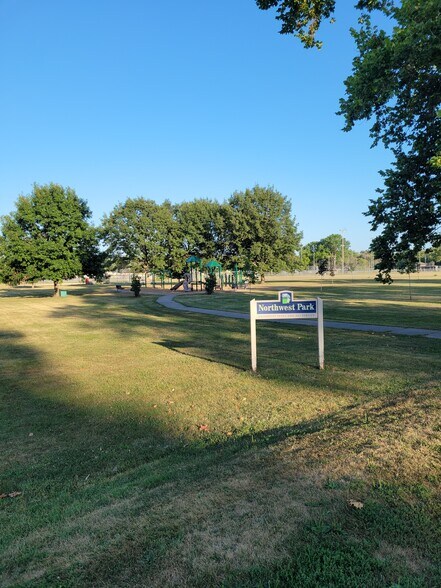 Building Photo - 2021 W 35th St