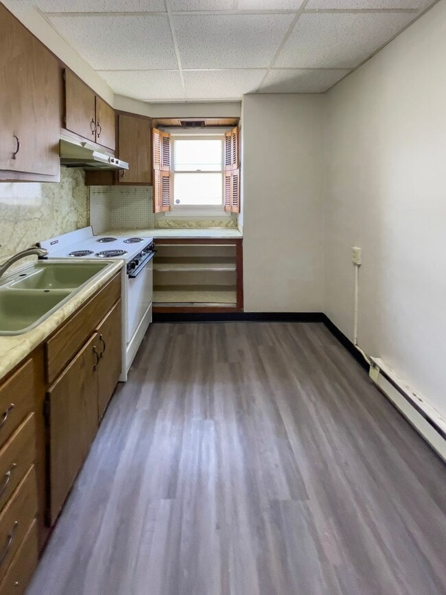 Building Photo - Charming 1-Bedroom Apartment Near Ball State University! New Flooring!