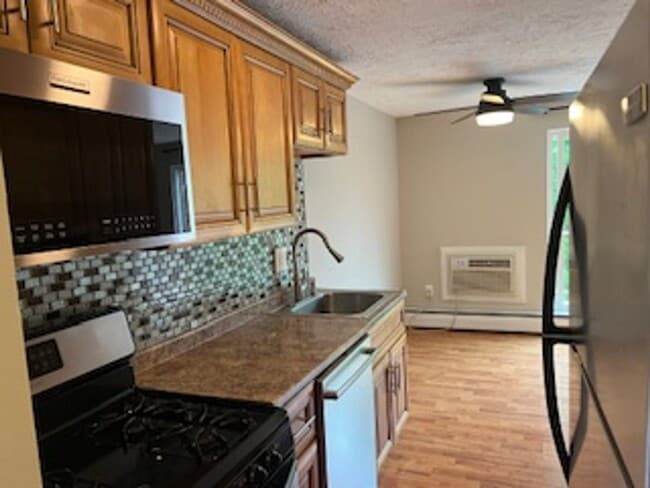 Building Photo - 2 Bedroom Condo in Chagrin Falls
