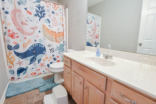 Building Photo - Pet Friendly Three Bedroom!