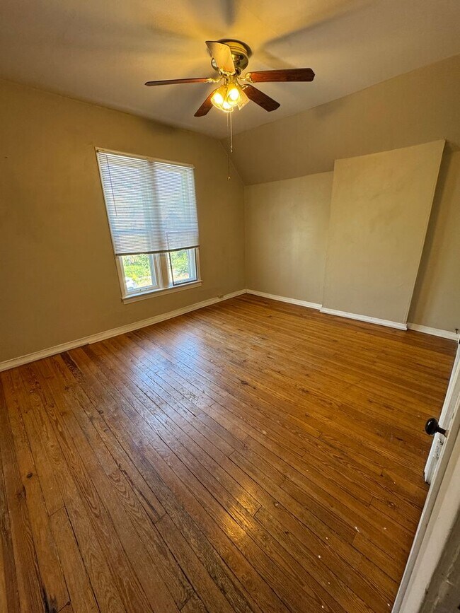 Building Photo - Charming 2 Bed 1.5 Bath in West Wash Park!