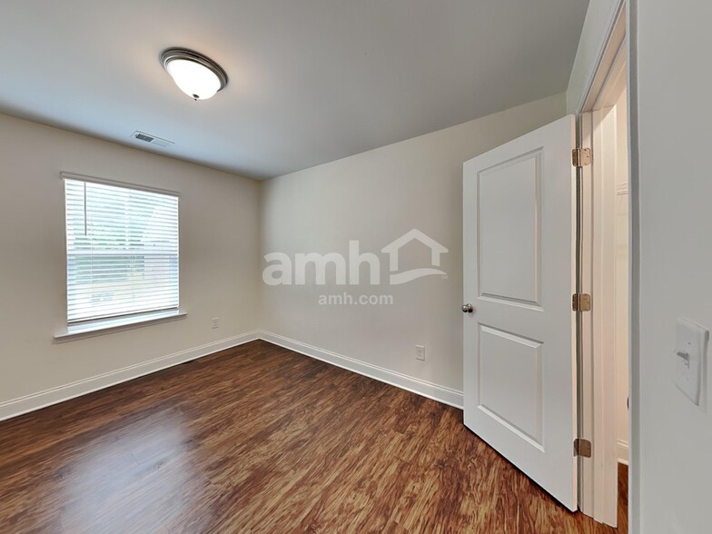 Building Photo - 190 Makenna Dr