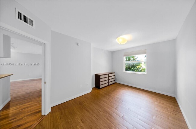 Building Photo - 17125 N Bay Rd