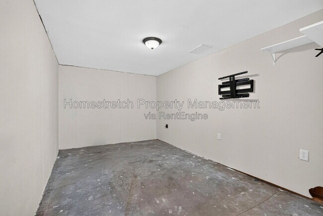 Building Photo - 6910 Emmons Dr