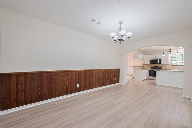 Building Photo - 5323 Forest Dr