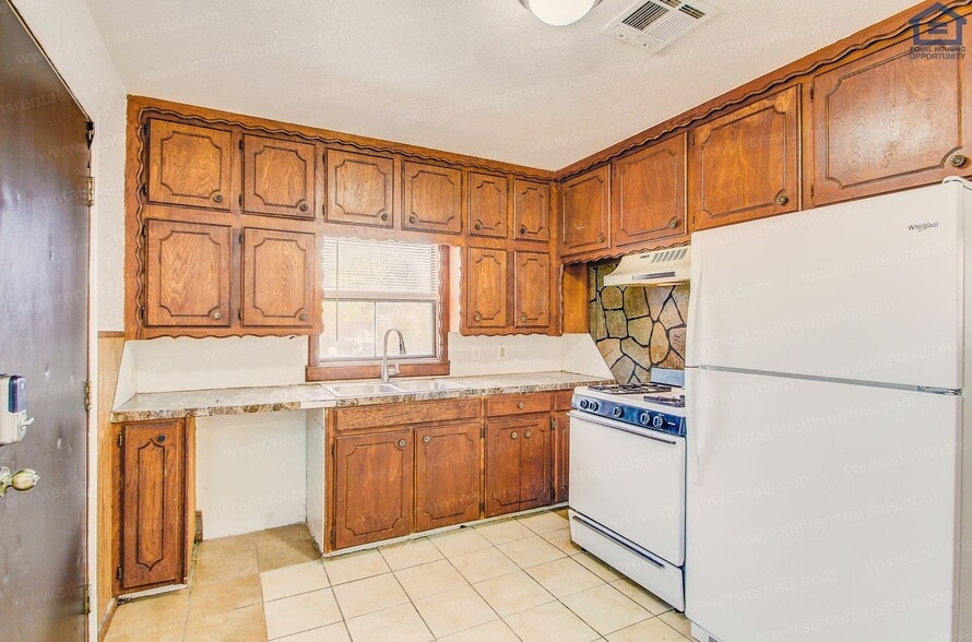 Building Photo - 1757 SW 13th St