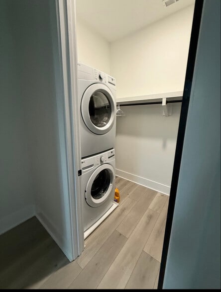 Building Photo - 1003 Paradise City Blvd