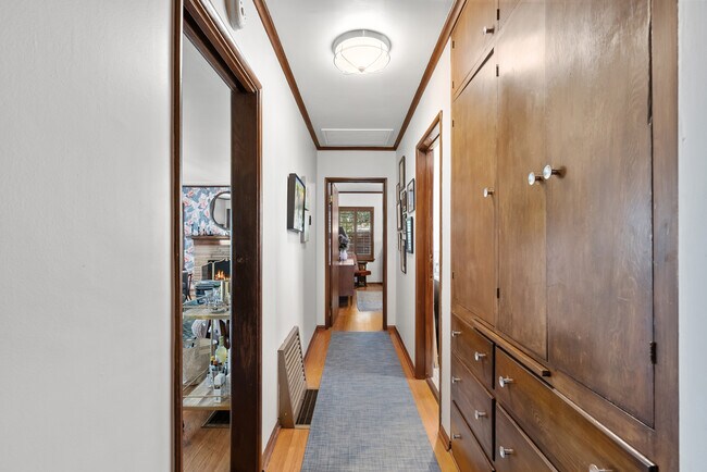 Building Photo - 467 Irving Dr