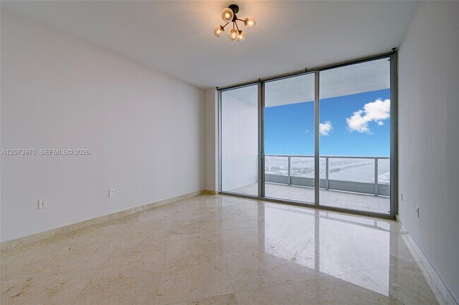 Building Photo - 900 Biscayne Blvd