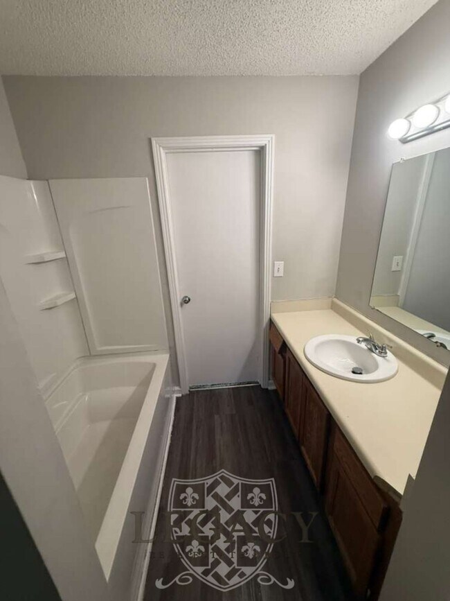 Building Photo - 748 Holder Dr