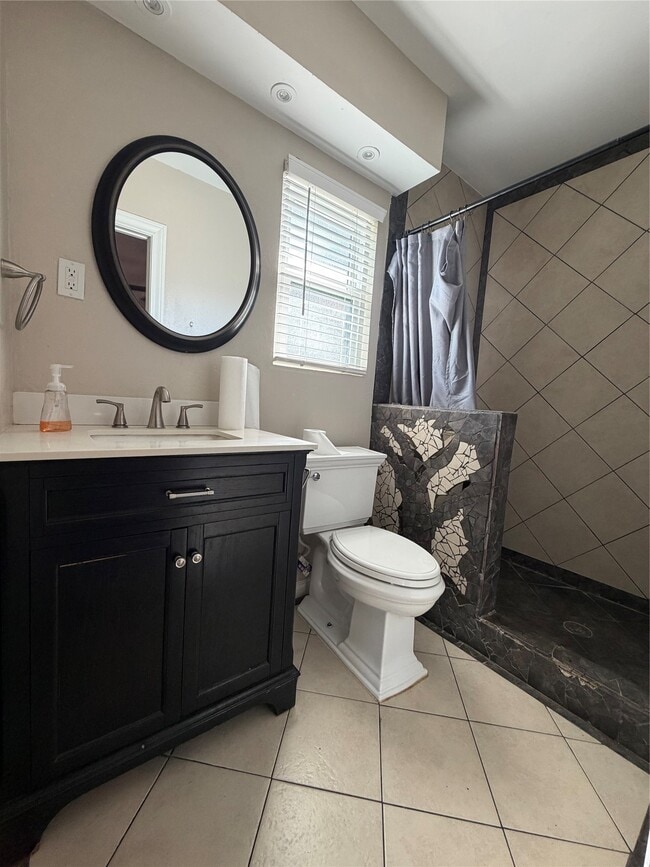 Building Photo - 2806 Pine St