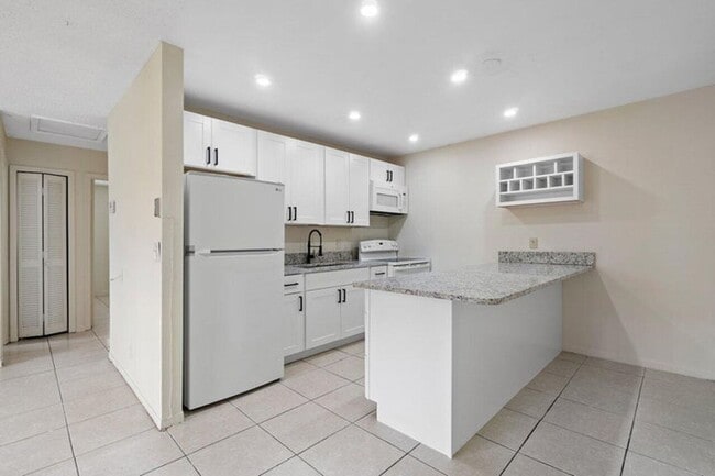 Building Photo - 5854 Kumquat Rd