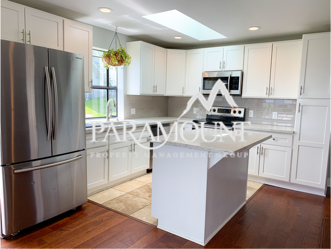 Building Photo - Magnificent Seattle/Water Views in Manches...