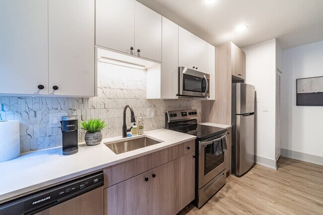 Building Photo - 3546 N Southport Ave