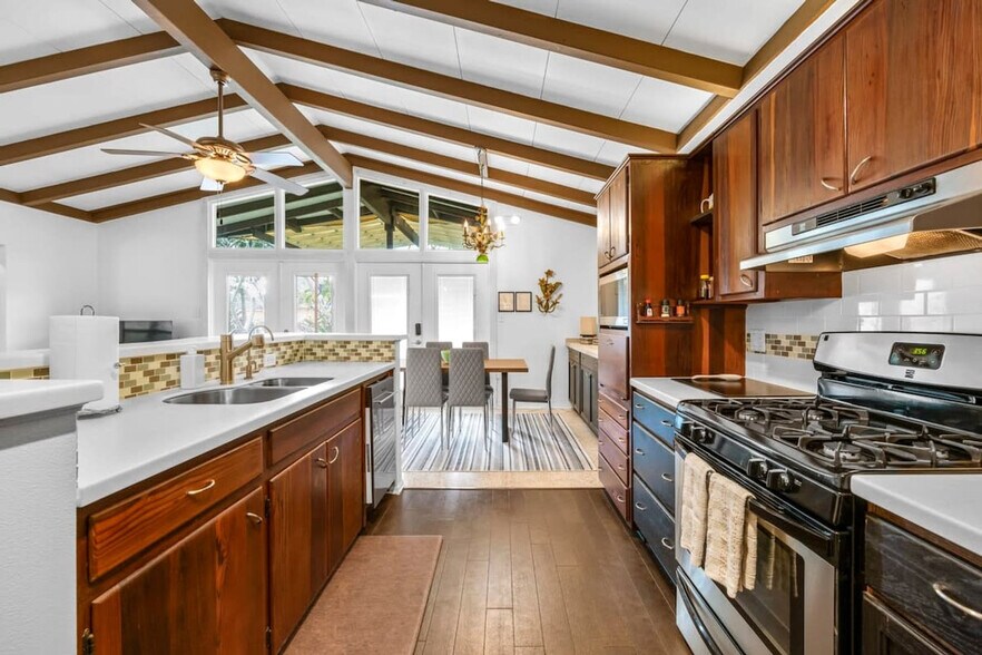 Building Photo - 936 Santa Cruz Rd