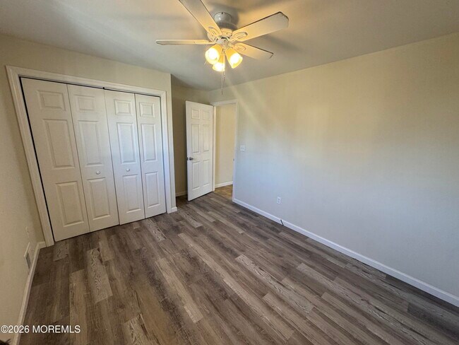 Building Photo - 8 View Dr