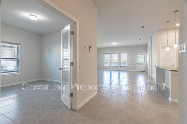 Building Photo - 405 Sika Way