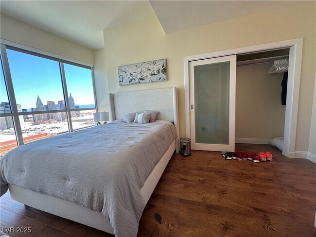 Building Photo - 4575 Dean Martin Dr