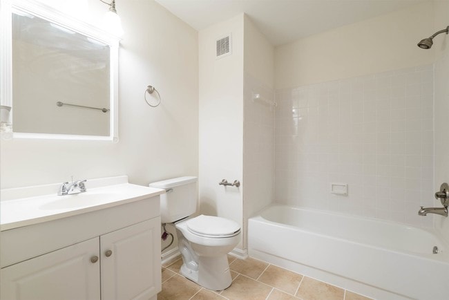 Building Photo - 10403 Beacon Ridge Dr
