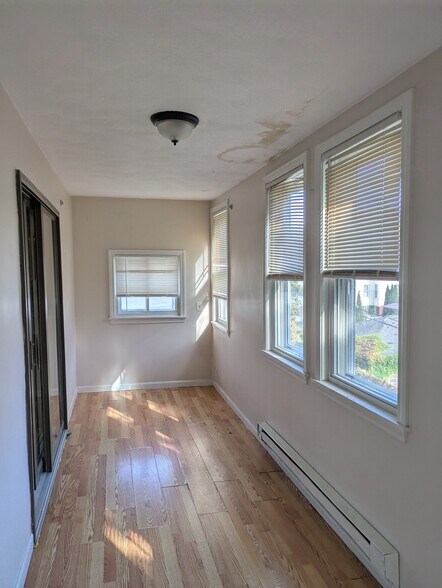 Building Photo - 31 Chaucer St