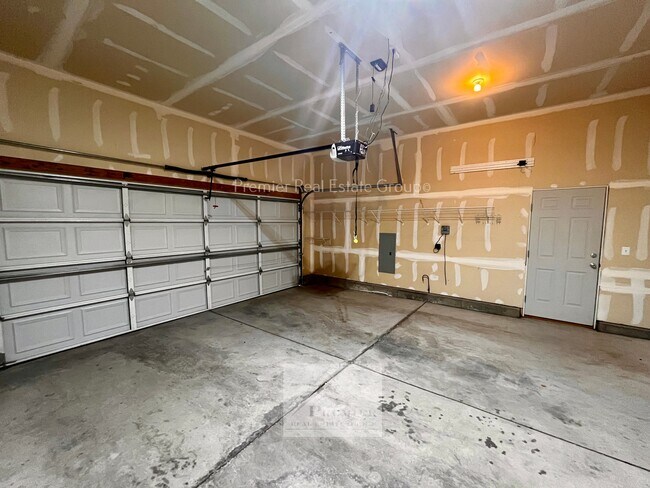 Building Photo - 4959 Justeagen Dr