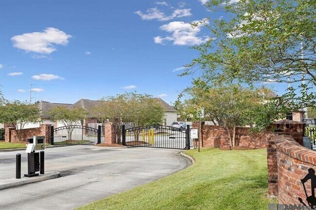 Building Photo - 14449 Royal Villa Dr