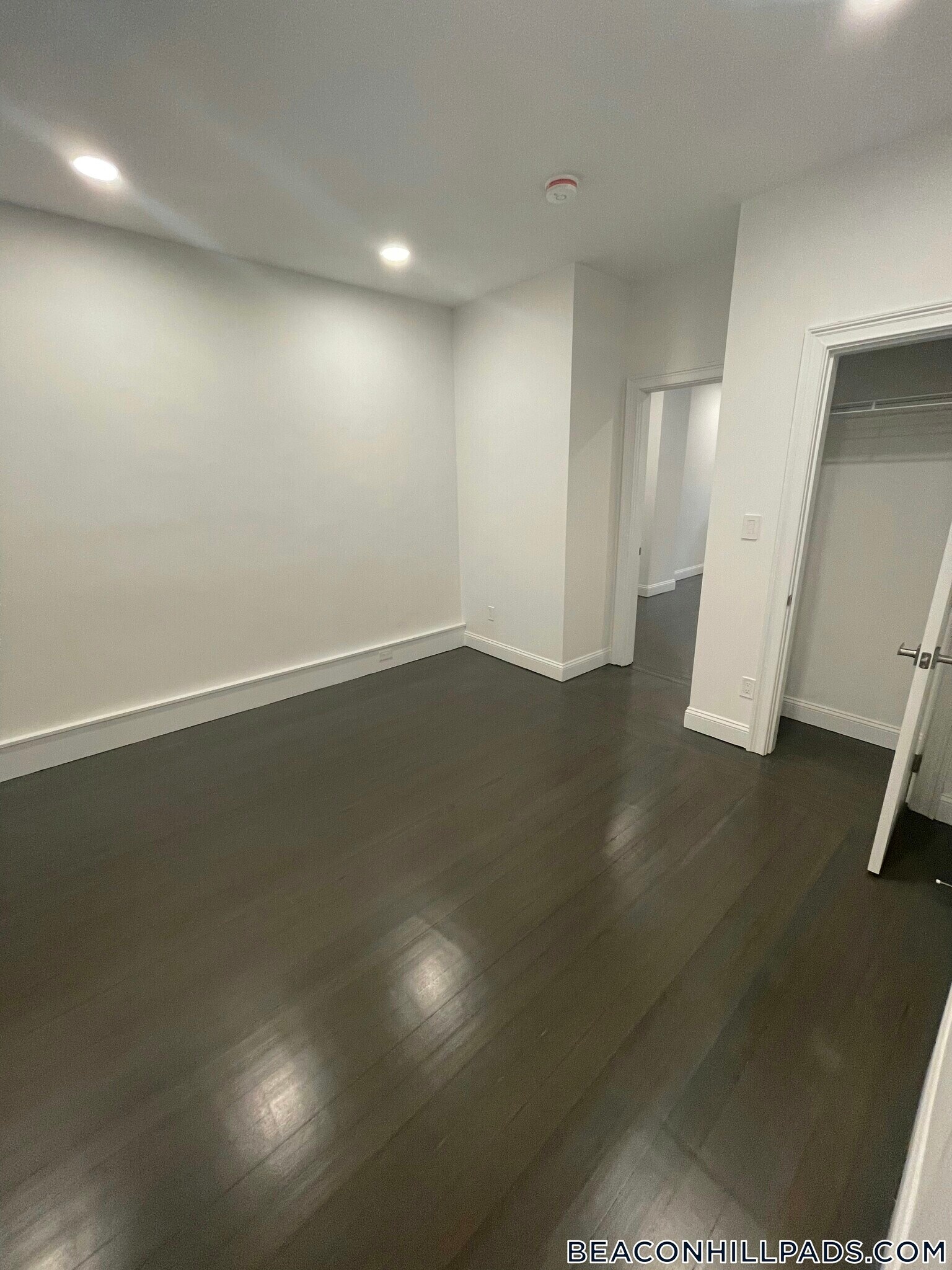 Building Photo - 31 Temple St