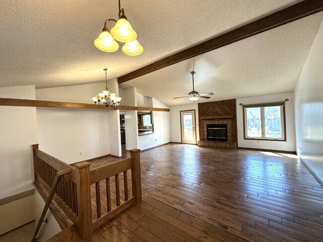 Building Photo - 8541 E Mount Vernon St