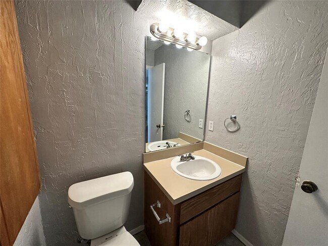 Building Photo - 3628 Peregrine Dr