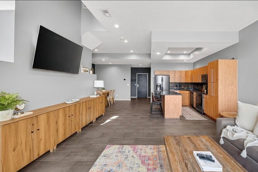 Building Photo - 640 S 50th St