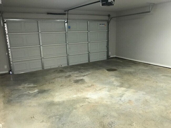 Building Photo - 6047 Jennings Dr
