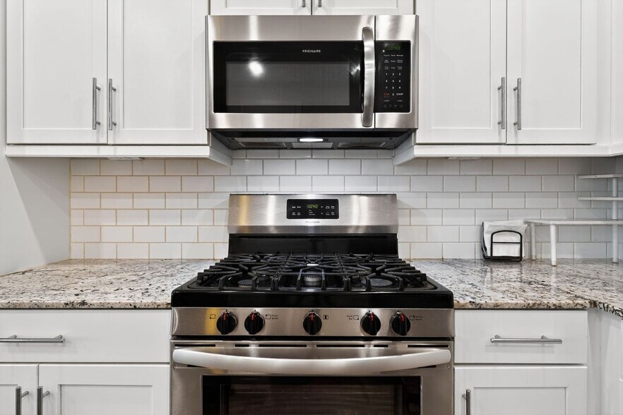 Building Photo - 4077 S Sabrina Dr