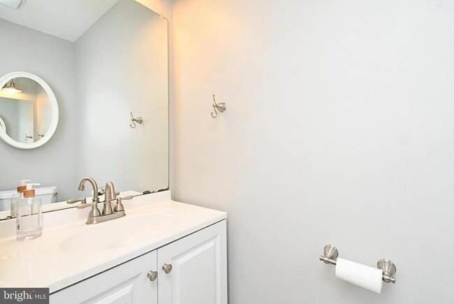 Building Photo - 604 Ascot Ct