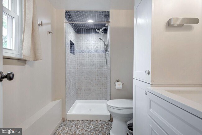 Building Photo - 852 Birchwood Ct