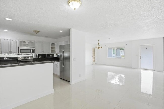 Building Photo - 7434 Thatcher Ave