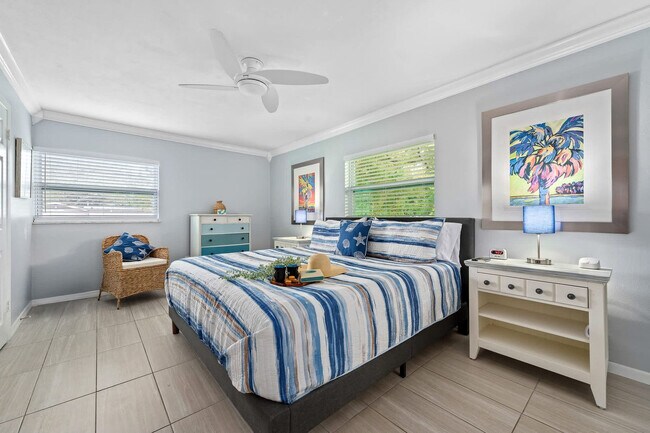 Building Photo - 1341 Bayview Dr