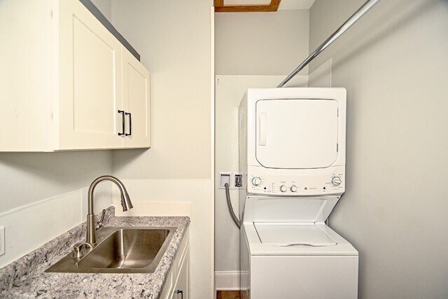 laundry room - 172 Diamond Ct SE